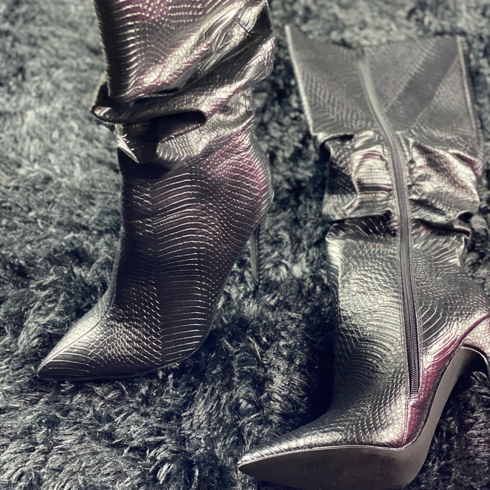 New| Shoe Dazzle Black Snake Print Heeled Boots